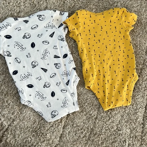 9 month onsies - Picture 4 of 4